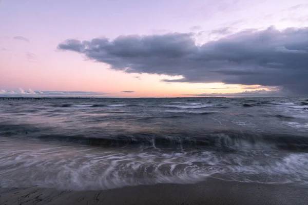 Een Prachtige Zeegezicht Bij Zonsondergang Avond — Stockfoto
