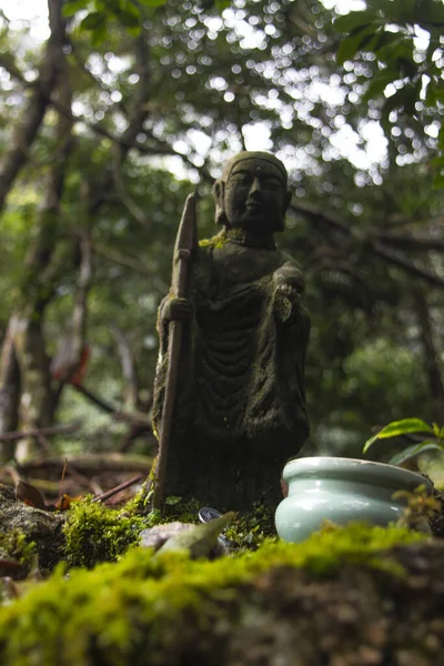 Eine Vertikale Aufnahme Einer Religiösen Skulptur Miyajima Japan — Stockfoto