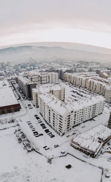 Eine Vertikale Luftaufnahme Eines Urbanen Stadtbildes Verschneiter Traditioneller Wohnvororte Winter — Stockfoto
