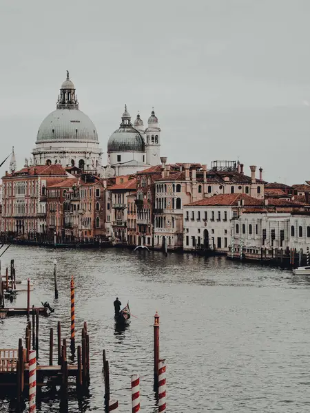 Tiro Vertical Veneza Dia Sombrio — Fotografia de Stock