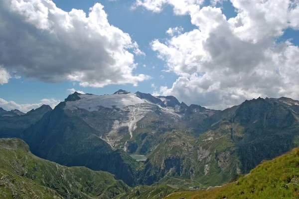 Bel Colpo Montagne Rocciose Sotto Cielo Nuvoloso — Foto Stock