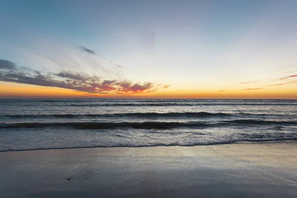 Een Betoverend Uitzicht Een Strand Cadiz Bij Zonsondergang — Stockfoto