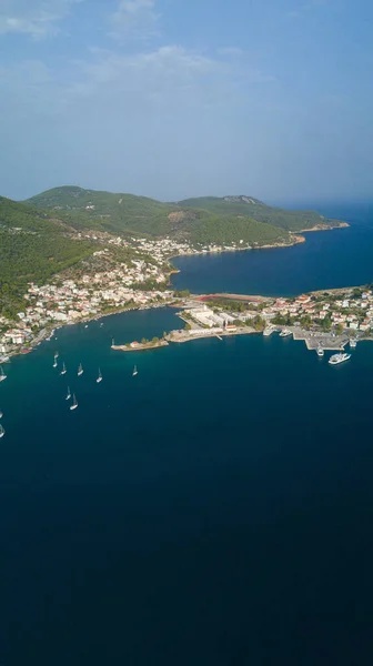 Una Toma Aérea Vertical Hermosa Isla Poros Grecia Durante Día — Foto de Stock