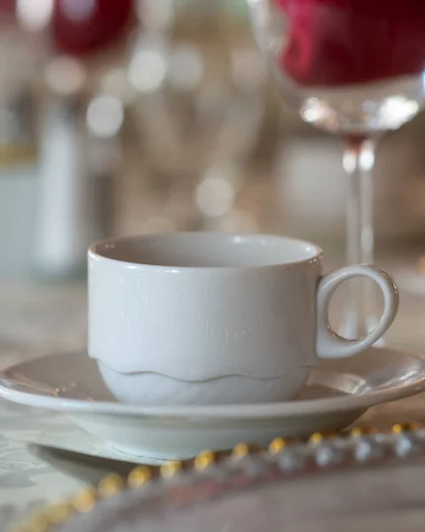 Una Toma Enfoque Superficial Una Taza Café Blanco Con Platillo — Foto de Stock