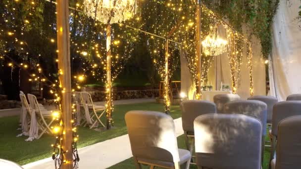 Las Hermosas Decoraciones Luces Una Capilla Bodas — Vídeos de Stock