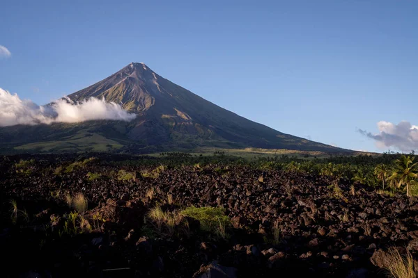 Gyönyörű Felvétel Mayon Hegyről Egy Vulkán Fülöp Szigeteki Bicol Régióban — Stock Fotó