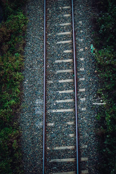 Uma Visão Alto Ângulo Estrada Estação Ferroviária Meio Campo Com — Fotografia de Stock