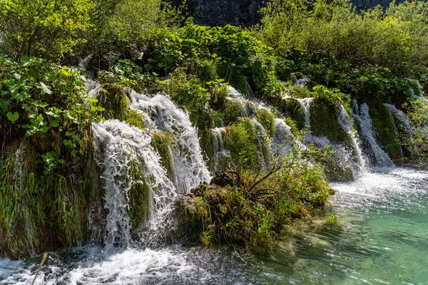 Piękne Ujęcie Wodospadu Jeziorach Plitwickich Chorwacja — Zdjęcie stockowe