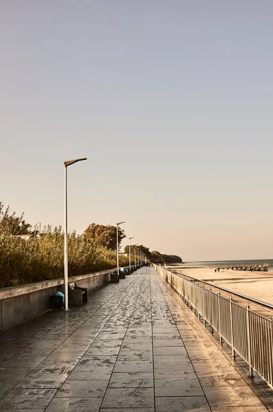 Pionowe Ujęcie Chodnika Przy Plaży Sarbinowie Polska Dzień — Zdjęcie stockowe