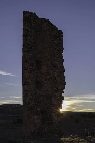 Ένα Κάθετο Πλάνο Από Ερείπια Ενός Αρχαίου Κάστρου Στο Φόντο — Φωτογραφία Αρχείου