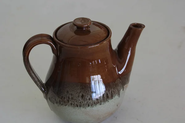 Gros Plan Une Teapotisolated Céramique Sur Fond Blanc — Photo