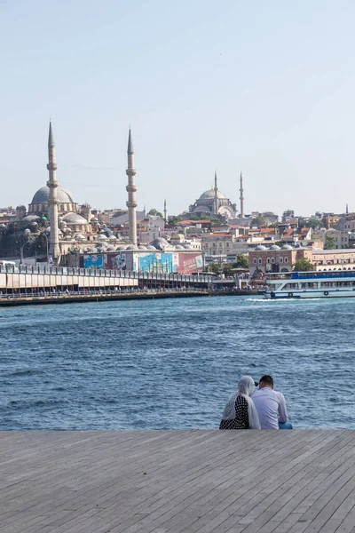 Eine Rückansicht Von Menschen Die Meer Sitzen Und Den Blick — Stockfoto