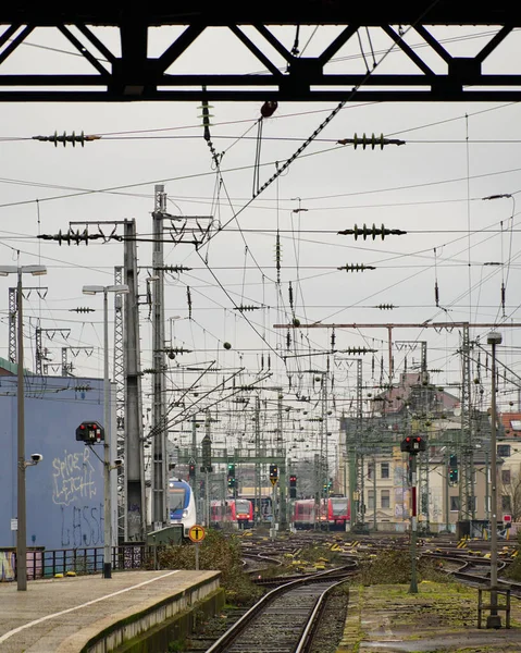 Ett Vertikalt Skott Kraftkablar Tågstation Köln Tyskland — Stockfoto