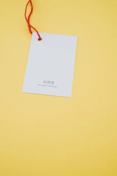 Een Verticaal Shot Van Een Witte Kaart Met Symbolen Een — Stockfoto