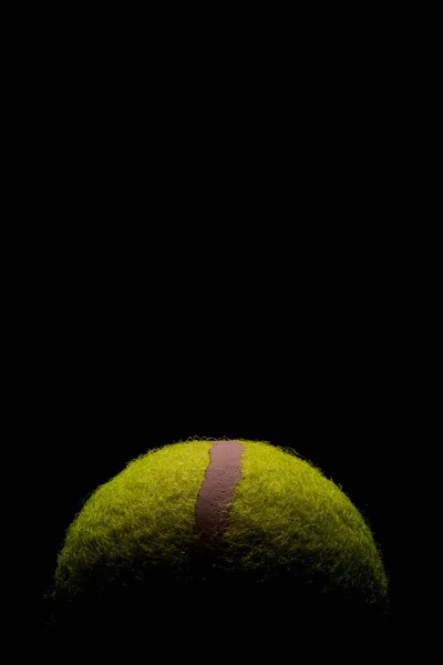 Närbild Skott Tennisboll Svart Bakgrund — Stockfoto