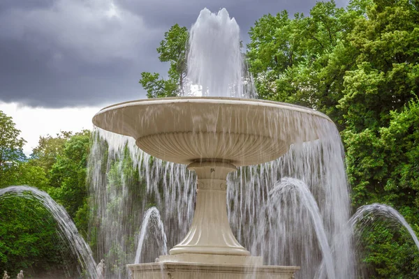 Plan Rapproché Une Fontaine Dans Parc — Photo