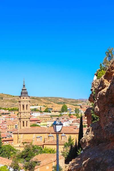 Vertikal Bild Staden Alcorisa Aragonien Spanien Klarblå Himmel Backgr — Stockfoto