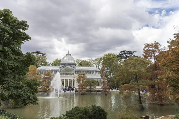 Een Fantastisch Shot Van Een Oud Gebouw Aan Het Water — Stockfoto