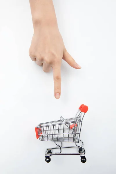 Disparo Vertical Una Mano Apuntando Carrito Compras Aislado Sobre Fondo —  Fotos de Stock