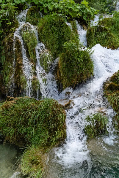 Uma Bela Foto Uma Cachoeira Plitvice Lakes Croácia — Fotografia de Stock