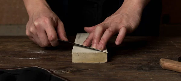 Japanese knife sharpening with sharpening stone/block