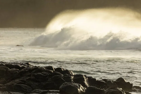 Beautiful View Huge Wave Forming Ocean Windy Day Beach Rocks — Stock Photo, Image