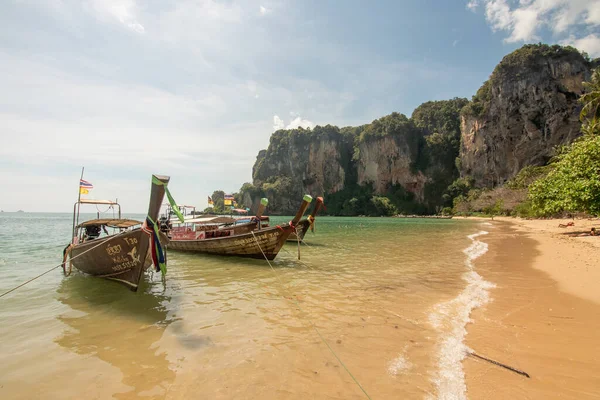 Krabi Railey Beach Thailand Februar 2016 Langschwanzboote Der Küste Thailands — Stockfoto