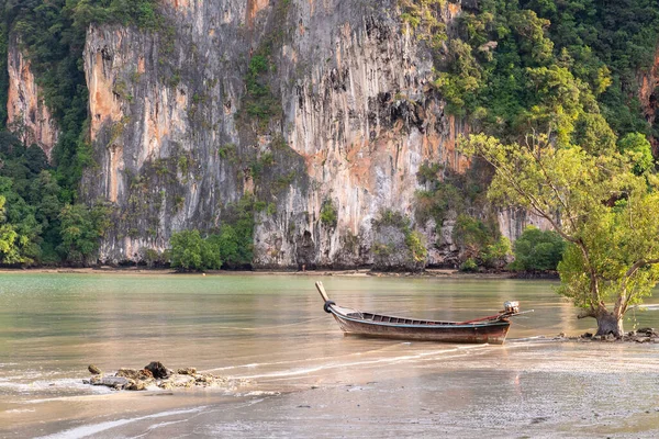 Krabi Railey Beach Thailand Února 2016 Dlouhoocasé Čluny Pobřeží Thajska — Stock fotografie