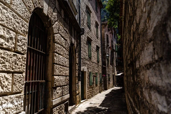 Oude Historische Gebouwen Smalle Straatjes Van Oude Stad Kotor Montenegro — Stockfoto