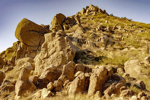 Imagen Muestra Una Vista Desde Pie Montaña Las Rocas Que —  Fotos de Stock