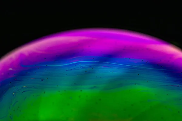 石鹸バブルの詳細なマクロショット 抽象的でカラフルなパターン — ストック写真