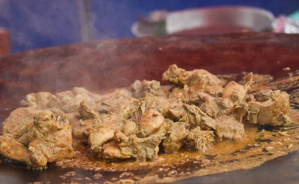 Eine Nahaufnahme Des Indischen Hühnercurry Kochens Einem Imbissstand — Stockfoto