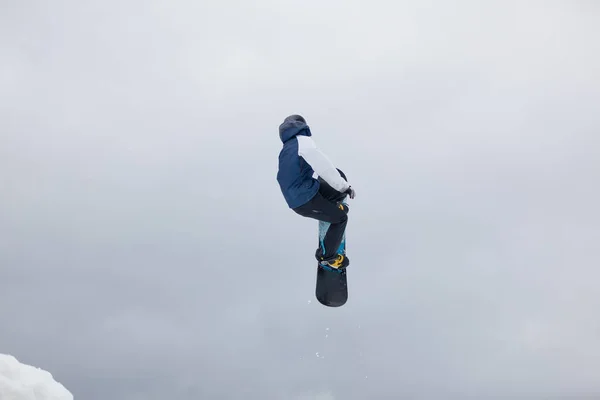 Snowboardåkare Hoppar Högt Genom Luften Wisp Ski Resort Deep Creek — Stockfoto