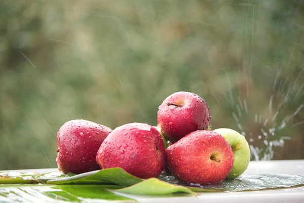 Selective Focus Shot Fresh Apples Captured Pouring Rain — Stock Photo, Image
