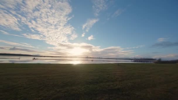Zand Strand Lucht Reflecteren Spiegel Zee Oppervlakte Eet Zonnige Dag — Stockvideo