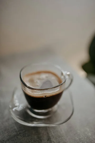 Primo Piano Una Tazza Caffè Sul Tavolo — Foto Stock