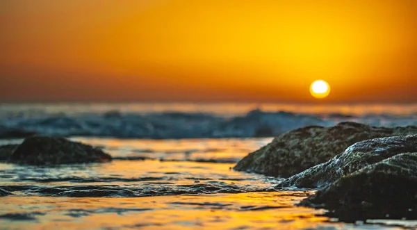 Uma Vista Deslumbrante Belo Pôr Sol Sobre Oceano — Fotografia de Stock