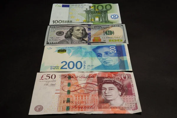 Płaski Układ Banknotów Euro Gbp Izraelskiego Szekla Dolara Czarnej Powierzchni — Zdjęcie stockowe