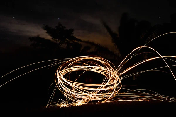 Perfekte Lichtmalerei Mit Stahlwolle Pyrotechnik Bei Nacht — Stockfoto