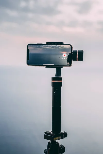 Tiro Vertical Uma Câmera Telefone Configuração Disparando Bela Vista Pôr — Fotografia de Stock