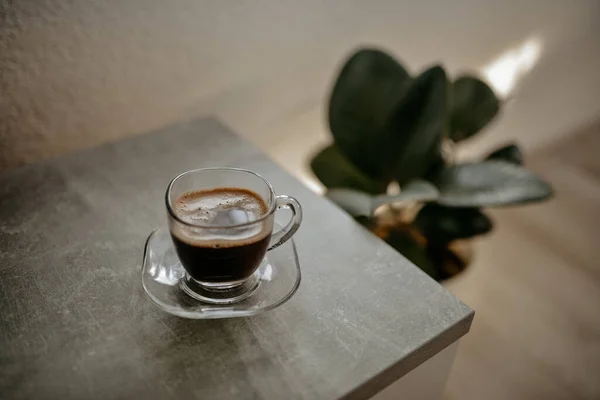 Een Close Shot Van Een Kopje Koffie Tafel — Stockfoto