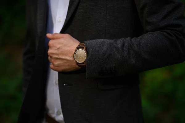 Homem Irreconhecível Vestindo Terno Preto Relógio Caro — Fotografia de Stock