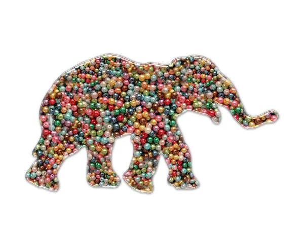 在一个孤立的背景上 一张由彩色珠子做成的大象形象的特写照片 — 图库照片