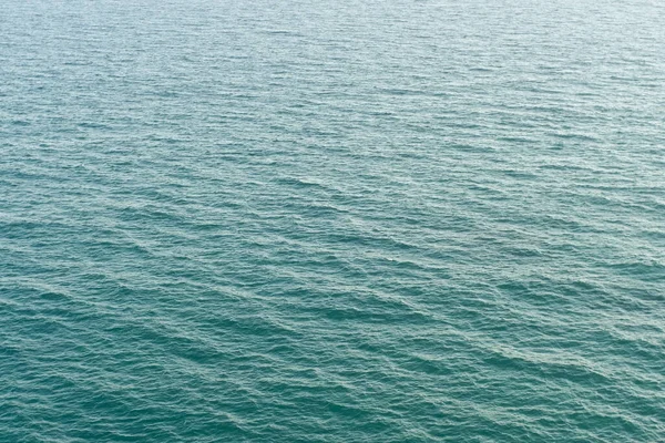 Μια Υψηλής Γωνίας Βολή Των Κυμάτων Μια Ήρεμη Θάλασσα Ιδανικό — Φωτογραφία Αρχείου