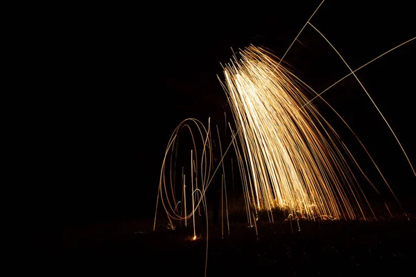 Çelik Yünlü Mükemmel Hafif Boya Geceleri Havai Fişek Gösterisi — Stok fotoğraf
