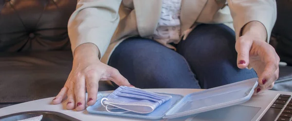 Selective Focus Shot Female Hands Opening Container Sanitary Mask — Stock Photo, Image