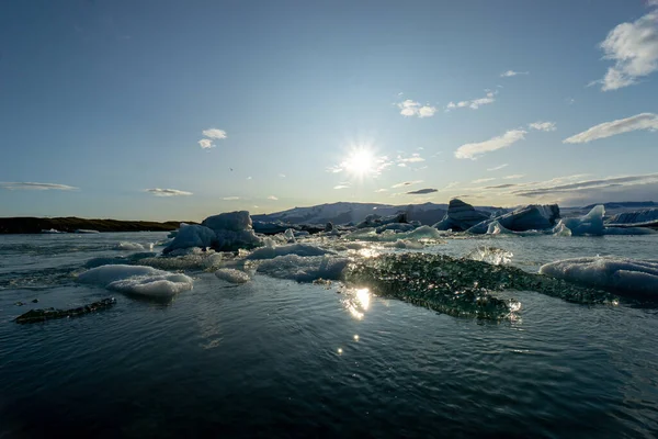 Bellissimo Scatto Del Sole Che Riflette Sulla Superficie Glaciale Del — Foto Stock