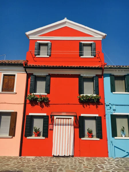 Μια Χαμηλή Γωνία Των Πολύχρωμων Σπιτιών Burano Ιταλία — Φωτογραφία Αρχείου