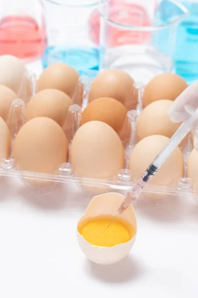 Vertical Shot Scientist Injecting Toxic Substances Egg Laboratory — Stock Photo, Image