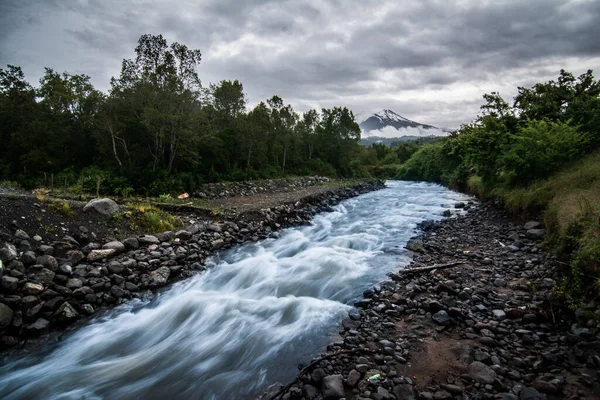 Fantastisk Bild Den Strömmande Floden Mitt Den Tjocka Skogen Den — Stockfoto